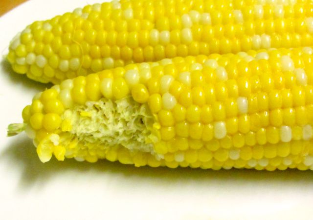 Microwave corn on the cob - Delicious fresh corn without the boiling water and the fuss! www.inhabitedkitchen.com