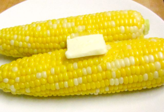 Microwave corn on the cob - Delicious fresh corn without the boiling water and the fuss! www.inhabitedkitchen.com