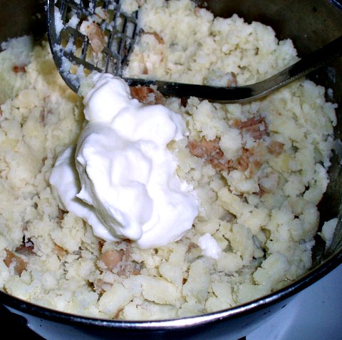 Adding yogurt to mashed potatoes