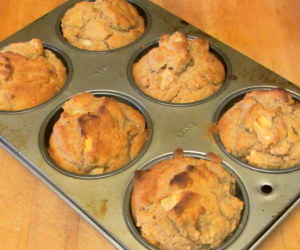 Gluten Free Apple Cinnamon Muffins - www.inhabitedkitchen.com