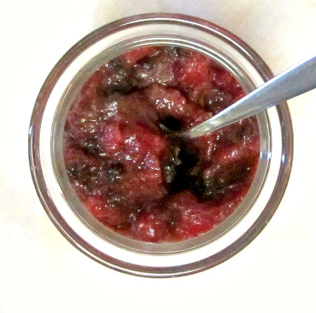 A delicious sugar free cranberry sauce, made with apples and currants, and delicately spiced. The all fruit cranberry sauce is not too tart, not too sweet.