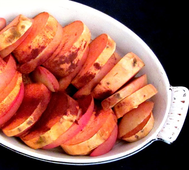 Bake sweet potatoes with apples, for an attractive, elegant, slightly sweet presentation. 