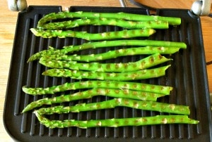 Grilled asparagus, with or without sauce or other seasoning - a simple and delicious method for cooking this lovely Springtime vegetable! 