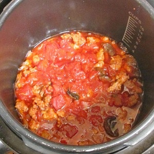 Are you looking for new recipes for your new electric pressure cooker? Try this quick and easy pasta sauce with Italian sausage! 
