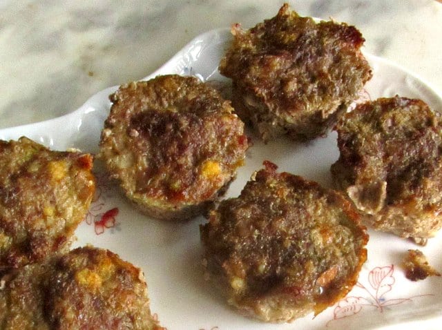 Sausage meatloaf muffins - easy to make, because the seasoning is right in your meat! They freeze and reheat beautifully, and taste good cold as a terrific packed lunch. Perfect for meal planning.