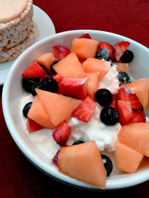 Fruit salad and cottage cheese for lunch