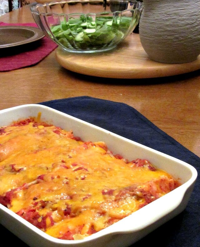 You want to make fast and easy enchiladas for a quick dinner, but realize you have no sauce? Cheater's Enchiladas to the rescue! 